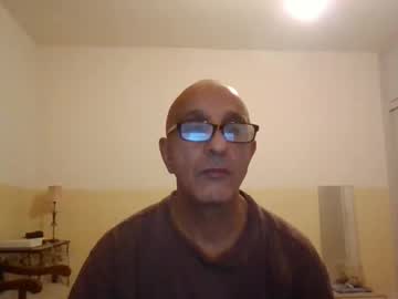 Moment71200 Chaturbate stream image from January 04, 2026
