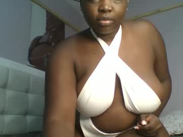 Goldencurves_Bunny Chaturbate stream image from January 05, 2026