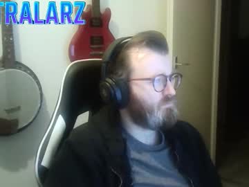 Extralarz Chaturbate stream image from January 05, 2026