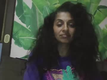 Randomgirlonsofa Chaturbate stream image from January 07, 2026