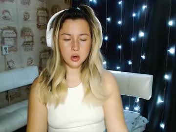 Roxie_White Chaturbate stream image from January 07, 2026