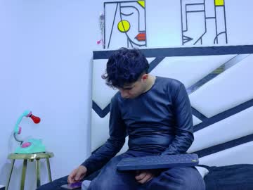 Andrew_Versb Chaturbate stream image from January 07, 2026
