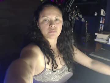 Lucybluee Chaturbate stream image from January 08, 2026
