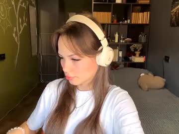 Alinedifede Chaturbate stream image from January 10, 2026