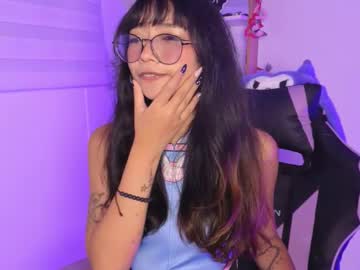 Yommi_Winx Chaturbate stream image from January 10, 2026