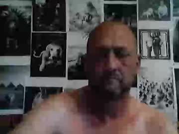 Robert69huge Chaturbate stream image from January 10, 2026