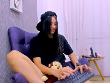 Viictoriiasaenz Chaturbate stream image from January 11, 2026