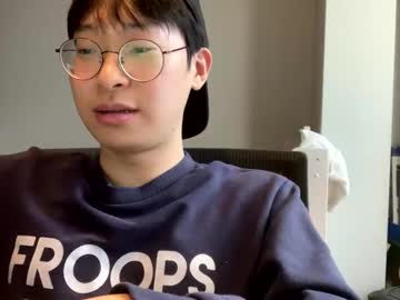 Koreantwiink Chaturbate stream image from January 11, 2026