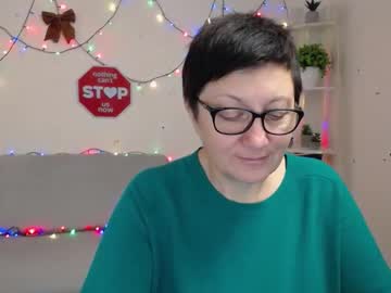 Emilyl0vee Chaturbate stream image from January 12, 2026