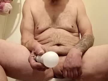 Flyfree420 Chaturbate stream image from January 12, 2026