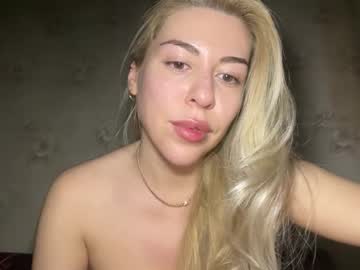 Luxsonyastar Chaturbate stream image from January 12, 2026