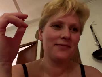 Queenbeeangel Chaturbate stream image from January 12, 2026