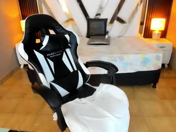 Anny_Petiitee Chaturbate stream image from January 13, 2026
