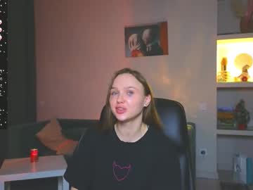 Cravelucy Chaturbate stream image from January 13, 2026