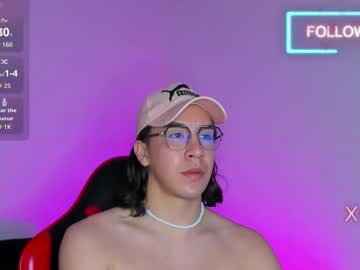 Alonehazelvip Chaturbate stream image from January 14, 2026