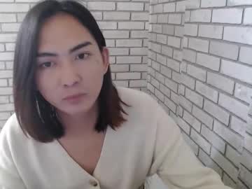 Hoelykim Chaturbate stream image from January 14, 2026