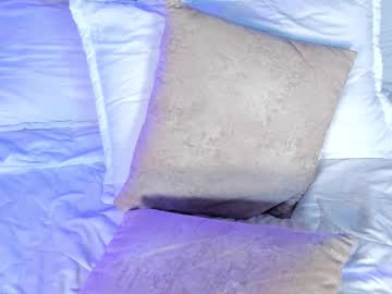 Carolineejoness Chaturbate stream image from January 14, 2026