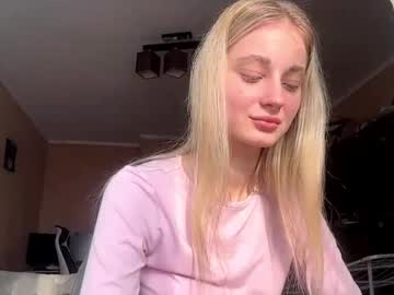 Rosauranelli Chaturbate stream image from January 15, 2026