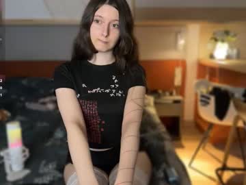 Alicedollswaaag Chaturbate stream image from January 15, 2026