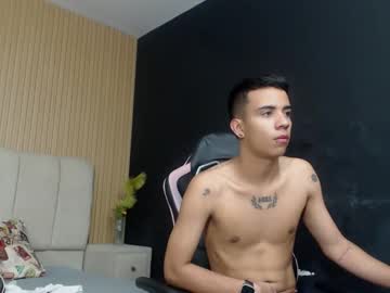 Maximogray Chaturbate stream image from January 15, 2026