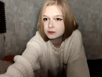 Chanelledroz Chaturbate stream image from January 16, 2026