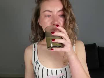 Mia_Luxx92 Chaturbate stream image from January 16, 2026
