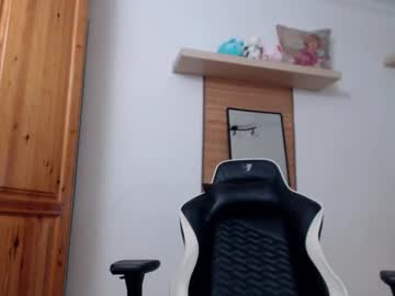 Blondyelena Chaturbate stream image from January 16, 2026