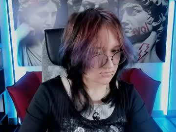 Syllviareed Chaturbate stream image from January 16, 2026