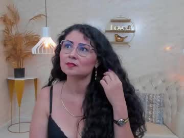 Miamaturee Chaturbate stream image from January 16, 2026