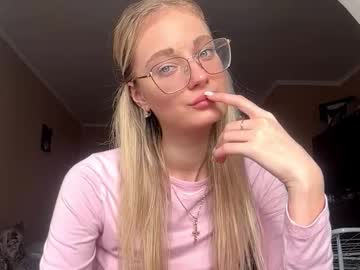 Rosauranelli Chaturbate stream image from January 16, 2026