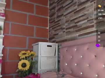 Larahoneys01 Chaturbate stream image from January 16, 2026
