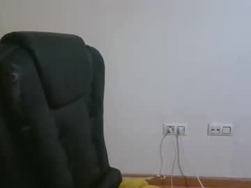 Axuepetitt Chaturbate stream image from January 16, 2026