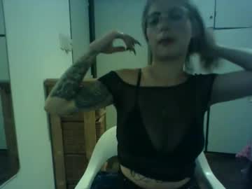 Luciavibe Chaturbate stream image from January 16, 2026