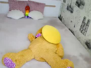Sugarkissx Chaturbate stream image from January 16, 2026