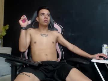 Maximogray Chaturbate stream image from January 16, 2026