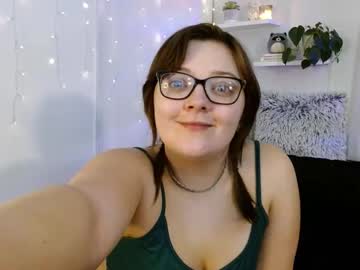 Lyrajrose Chaturbate stream image from January 17, 2026