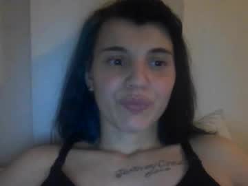 Sexybaddiespell Chaturbate stream image from January 17, 2026