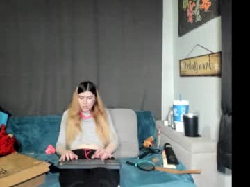 Roxihazeleyes Chaturbate stream image from January 17, 2026