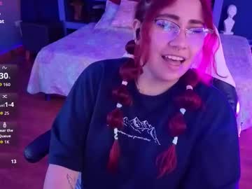Littlee_Red Chaturbate stream image from January 17, 2026