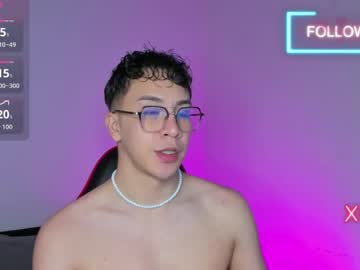 Alonehazelvip Chaturbate stream image from January 18, 2026