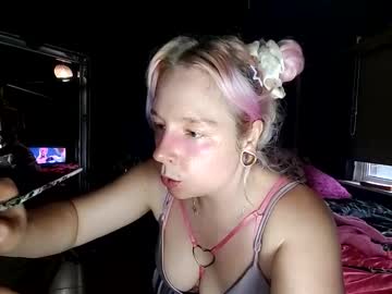 Cassieluna Chaturbate stream image from January 18, 2026