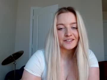 Varsityviolet Chaturbate stream image from January 18, 2026