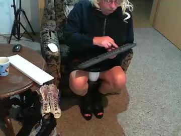 Nyloniasau Chaturbate stream image from January 19, 2026