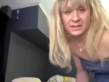 Leavemealonex Chaturbate stream image from January 19, 2026