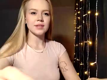 Lunapeony Chaturbate stream image from January 19, 2026