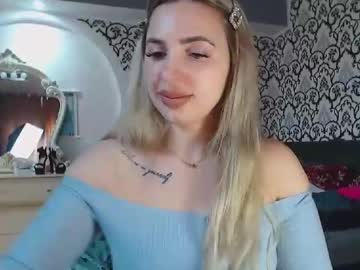 Lorasinclare Chaturbate stream image from January 19, 2026