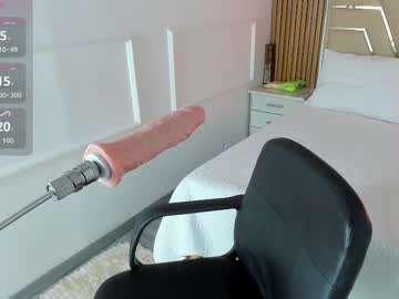 Emmapeetite Chaturbate stream image from January 19, 2026