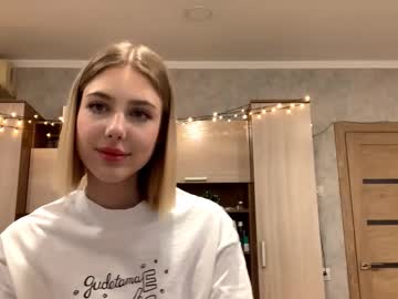 Pearlyraglow Chaturbate stream image from January 20, 2026
