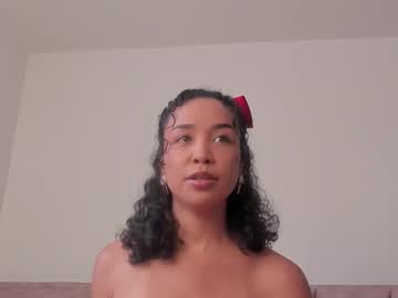 Leahaltomm Chaturbate stream image from January 21, 2026