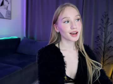 Elainelark Chaturbate stream image from January 23, 2026